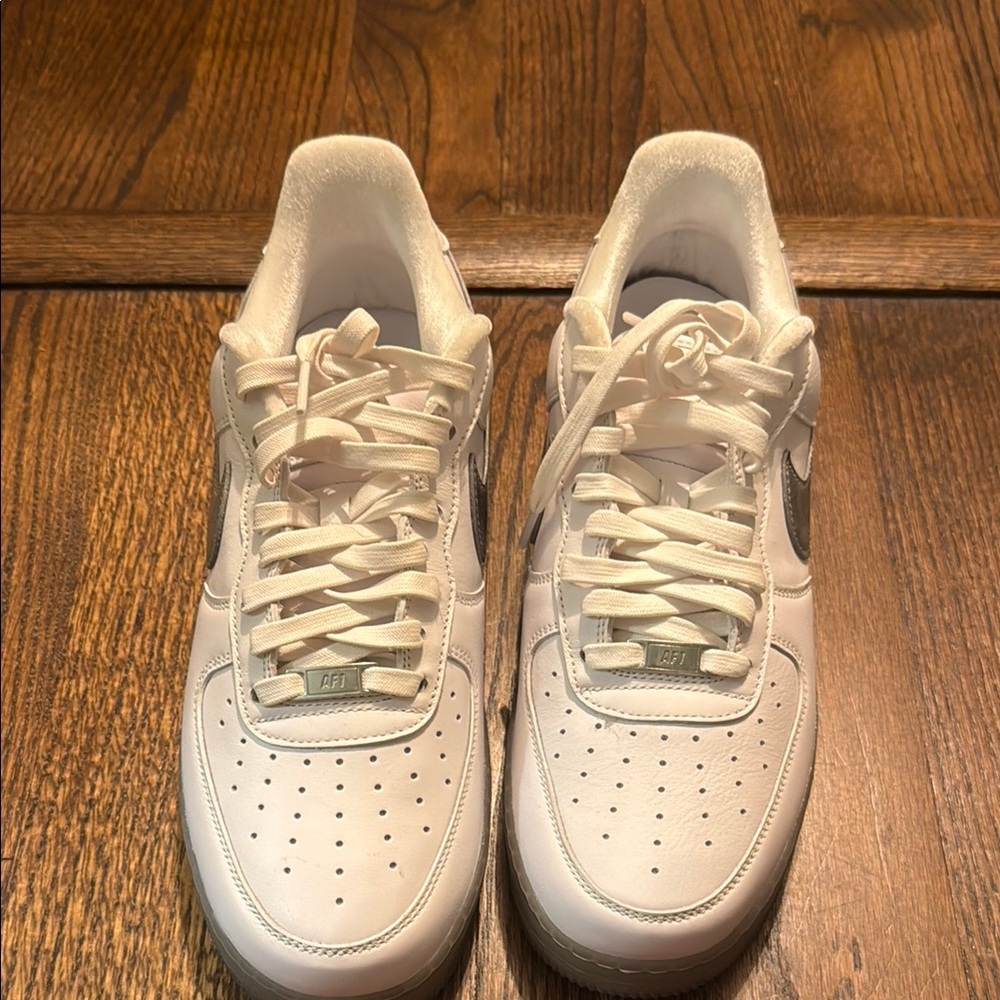 Nike White Air Force 1 Sneakers Classic Design